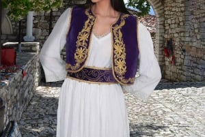 Tirana: Traditionel fotosession i albanske kostumer