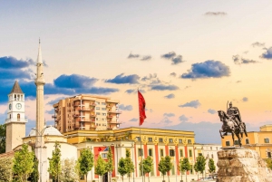 Tirana dévoilée : Visite des trésors de la ville et des joyaux cachés