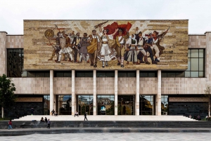 Tirana dévoilée : Visite des trésors de la ville et des joyaux cachés