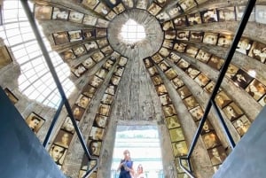 ティラナのウォーキングツアー＆Bunk'Art 2の入口をご案内します