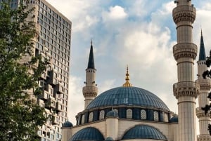 ティラナのウォーキングツアー＆Bunk'Art 2の入口をご案内します