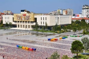 Tirana vandretur; guidet tur for små grupper