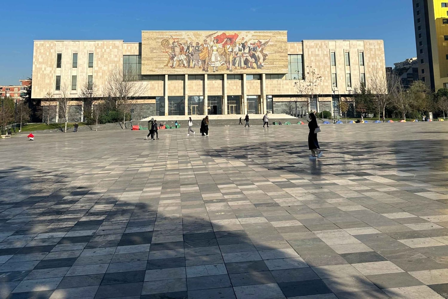 Tirana: Rundgang durch die Attraktionen des historischen Zentrums