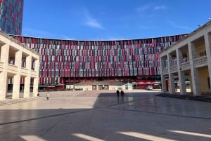 Tirana : visite à pied avec accès à la loge VIP du stade Arena Kombëtare