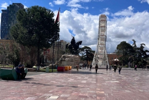 Tirana : visite à pied avec accès à la loge VIP du stade Arena Kombëtare