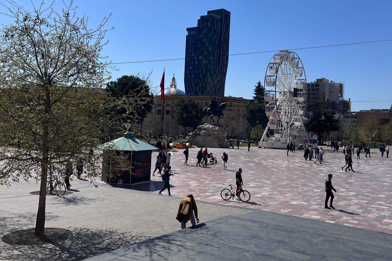 ティラナ：アリーナ・コンベタレ・スタジアムVIPスカイボックス付きウォーキングツアー