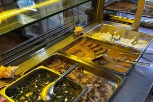 Refeição tradicional albanesa no Bukë Kripë e Zemer, Tirana