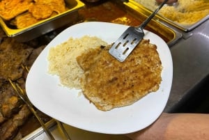 Refeição tradicional albanesa no Bukë Kripë e Zemer, Tirana