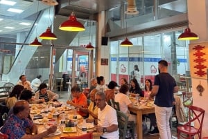 Refeição tradicional albanesa no Bukë Kripë e Zemer, Tirana