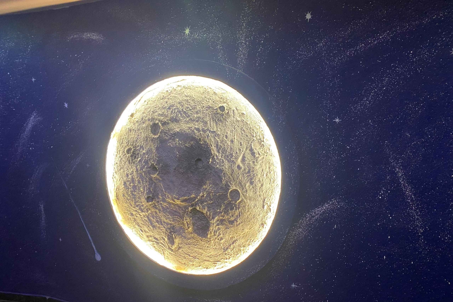 Тирана: между светом и тьмой