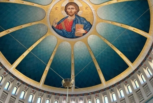 Тирана: между светом и тьмой