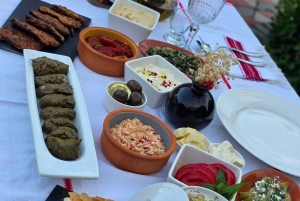 地元の庭園でのベジタリアンアルバニア料理ツアー – シュコダー