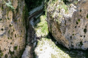 Wędrówka po wiosce Velça: wodospad Rasa i jaskinie