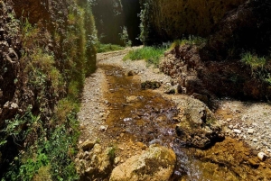 Wędrówka po wiosce Velça: wodospad Rasa i jaskinie