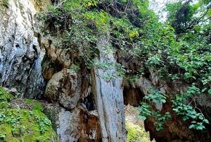 Wędrówka po wiosce Velça: wodospad Rasa i jaskinie