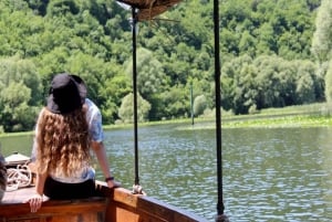 Virpazar: Crucero privado por el Lago Skadar y cata de vinos