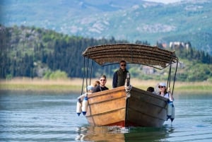 Virpazar: Crociera privata sul lago Skadar e degustazione di vino