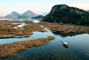 Virpazar : Croisière au coucher du soleil sur le lac Skadar avec dégustation de vin