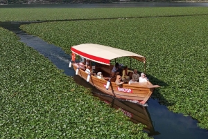 Virpazar–Skadarmeer: 2 uur varen op een traditionele houten boot
