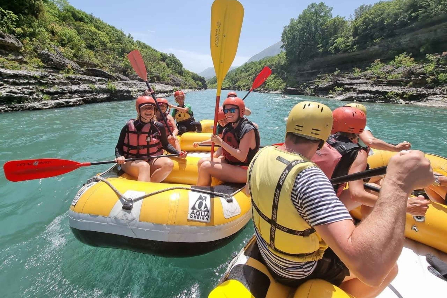 Rafting sul fiume Vjosa e bagni nel canyon di Langarica: avventura di 2 giorni
