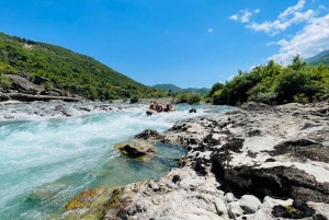 Vjosa-Fluss: Öko-Rafting bei Sonnenuntergang & Schwimmen im versteckten Canyon