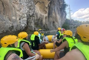 ヴヨサ渓谷ラフティング＆ハイキングツアー（3日間、すべて込み）