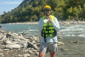 ヴヨサ渓谷ラフティング＆ハイキングツアー（3日間、すべて込み）