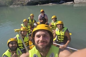 ヴヨサ渓谷ラフティング＆ハイキングツアー（3日間、すべて込み）