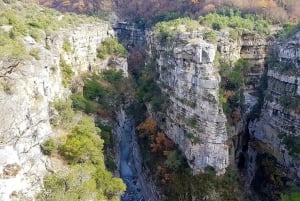 ヴヨサ渓谷ラフティング＆ハイキングツアー（3日間、すべて込み）