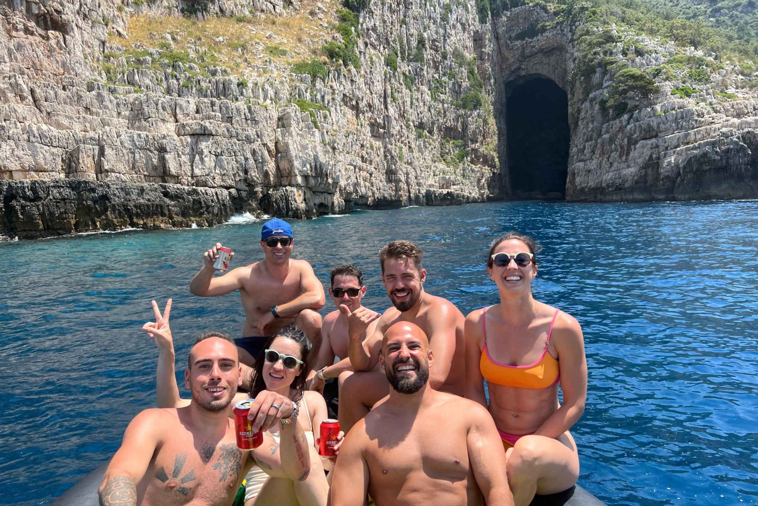 Влёра: Полнодневная экскурсия на скоростном катере в Голубую пещеру и залив Грама