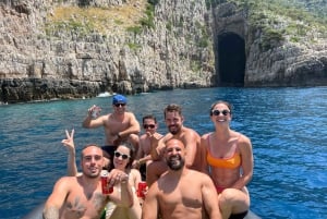 Vlora : Grotte bleue et baie de Grama : excursion d'une journée en hors-bord
