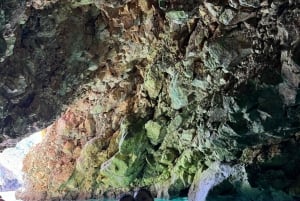 Vlora : Grotte bleue et baie de Grama : excursion d'une journée en hors-bord