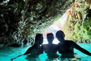 Vlora : Grotte bleue et baie de Grama : excursion d'une journée en hors-bord