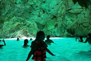Vlora : Grotte bleue et baie de Grama : excursion d'une journée en hors-bord