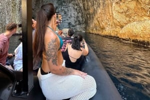 Vlora : Grotte bleue et baie de Grama : excursion d'une journée en hors-bord
