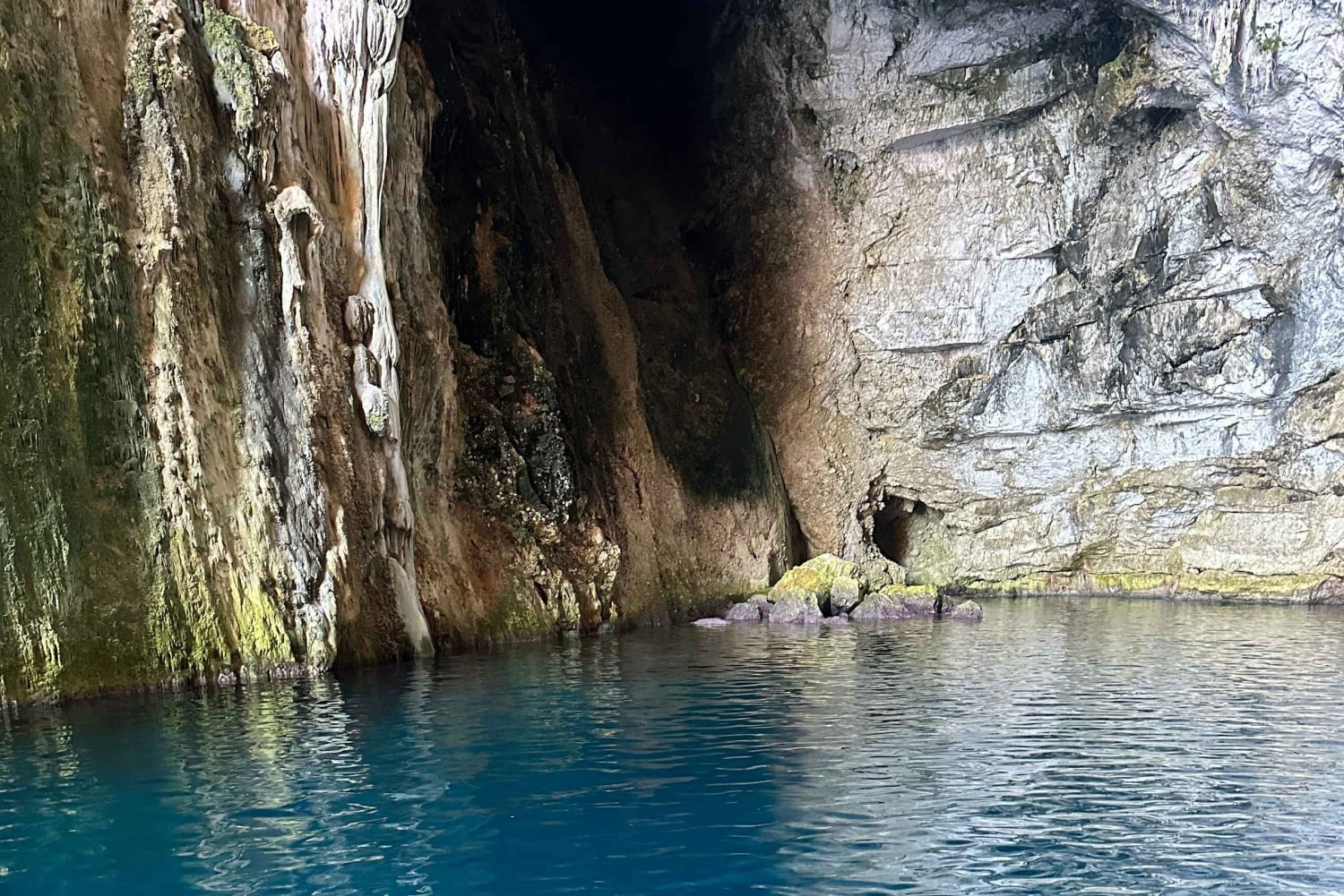 Vlora: Hurtigbåttur til Haxhi Ali-grotten og Karaburun-halvøya