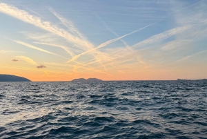 Vlora: venekierros auringonlaskussa viinin ja paikallisten hedelmien kera