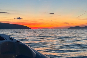 Vlora: venekierros auringonlaskussa viinin ja paikallisten hedelmien kera