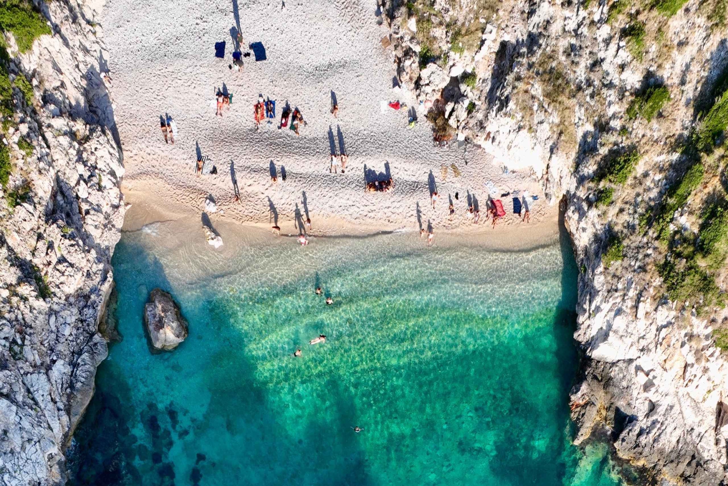 Vlore: Äventyr till Blue Gem Cave och utforskning av Grama Bay