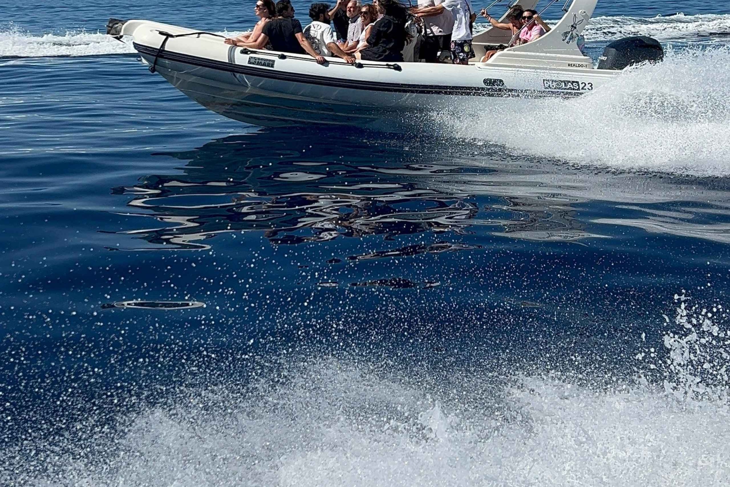 Vlore: Äventyr till Blue Gem Cave och utforskning av Grama Bay