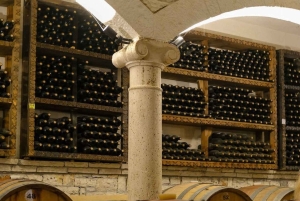 Vlore: excursión de 1 día a Berat con cata de vino