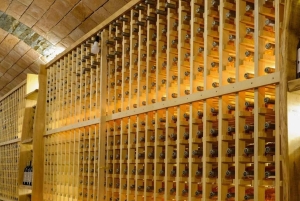 Vlore: excursión de 1 día a Berat con cata de vino