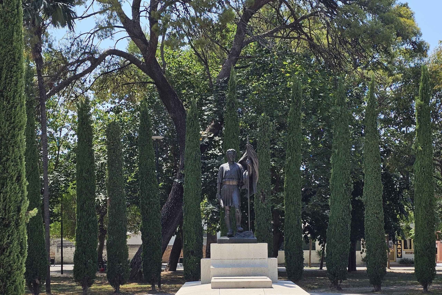 Valona: tour a piedi della città con guida locale