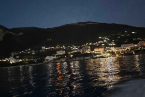 Vlore: Ciudad costera Navega de Noche