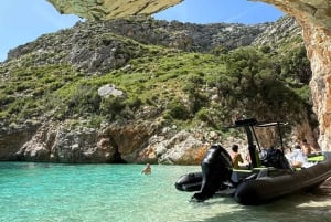 Vlore : Visite guidée de la grotte de Dafina et de la grotte de Haxhi Ali en hors-bord