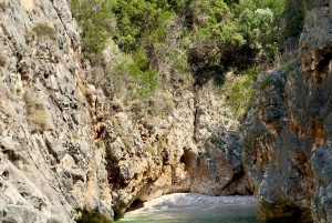 Vlore : Visite guidée de la grotte de Dafina et de la grotte de Haxhi Ali en hors-bord