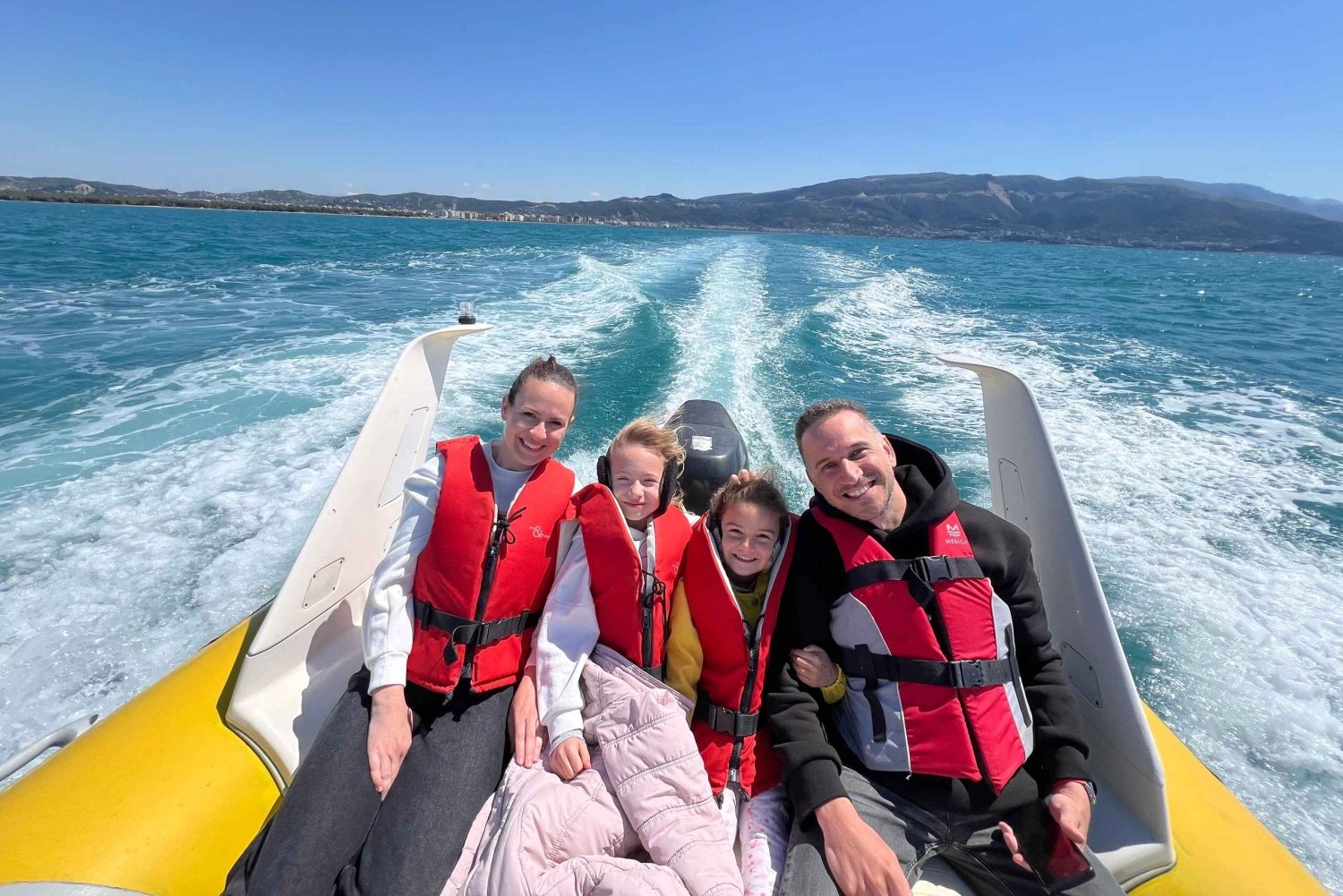 Vlore: Udforsk Sazan-øen og Haxhi Ali-hulen med speedbåd