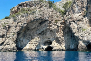 Wlora: Zatoka Grama i jaskinie Karaburun – 8-godzinna wycieczka łodzią motorową