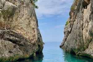 Wlora: Zatoka Grama i jaskinie Karaburun – 8-godzinna wycieczka łodzią motorową