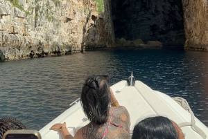 Wlora: Zatoka Grama i jaskinie Karaburun – 8-godzinna wycieczka łodzią motorową